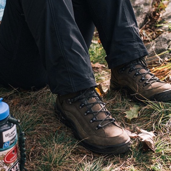 lowa women's renegade gtx mid hiking boots